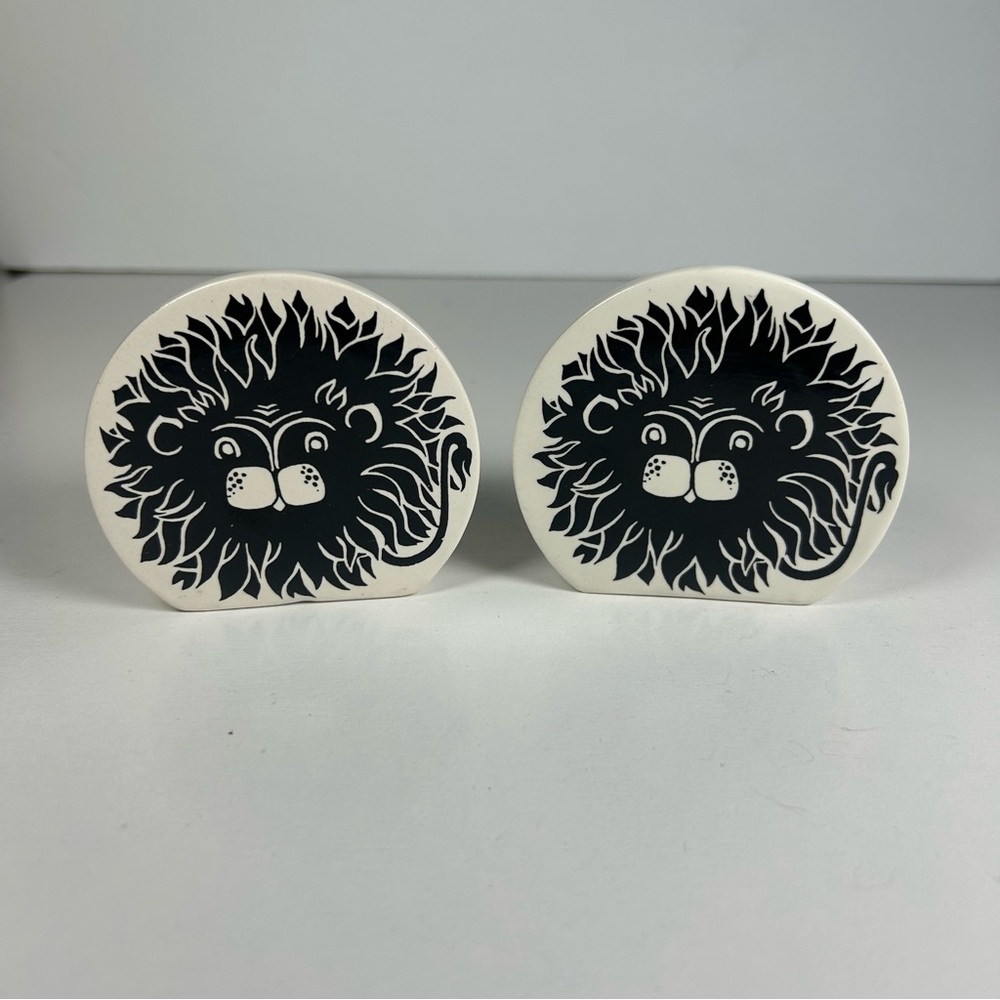 Lion Design Salt & Pepper Shakers Italian Pottery Made In England Shapes To Ball